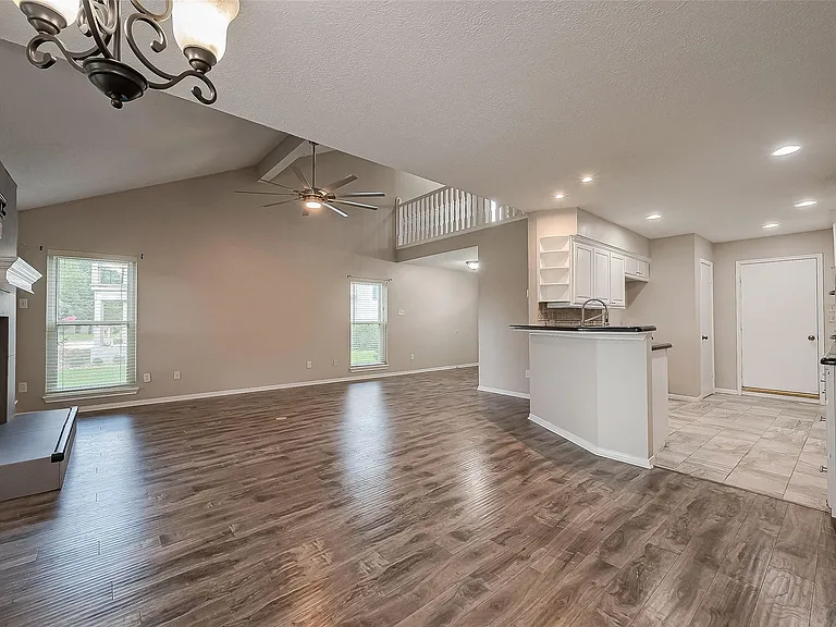 131 Cove Cir — Photo 30