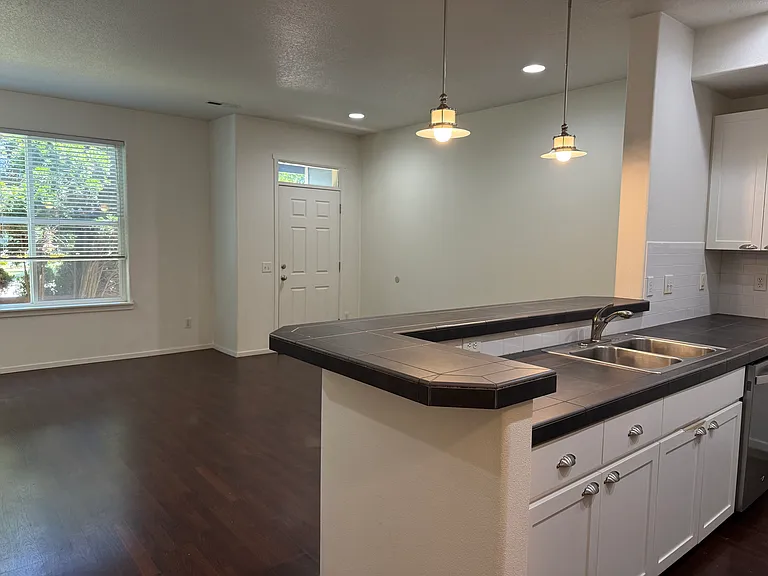2218 NW Redelfs Way — Photo 6