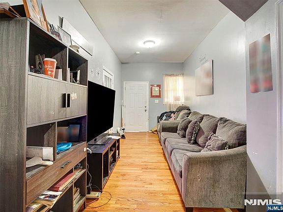 4th image of 199 Weequahic Avenue