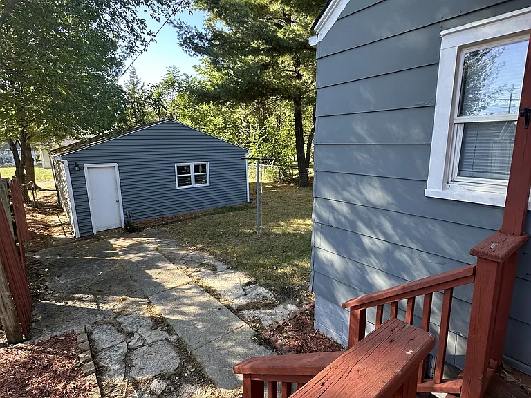 1720 Kilburn Ave — Photo 11