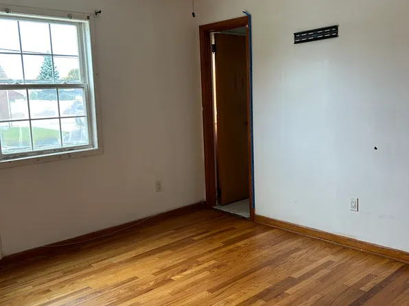 (undisclosed Address), Lindenhurst, NY 11757