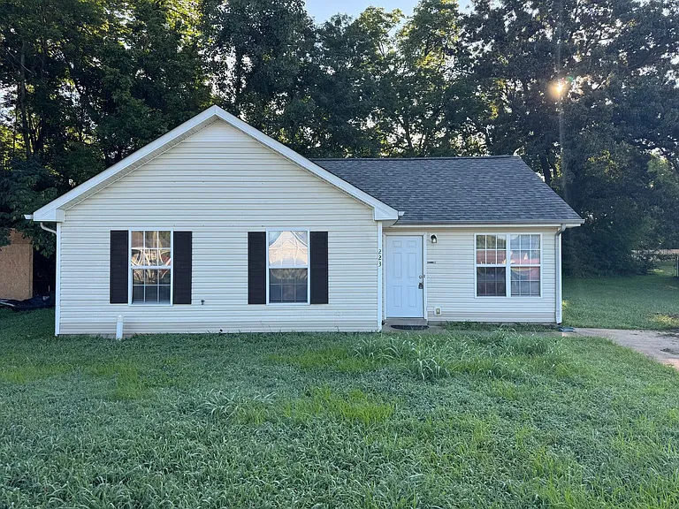 223 Faulkner Ct — Photo 1