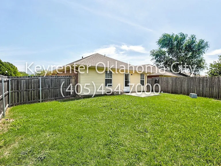 802 Beaumont Sq — Photo 36