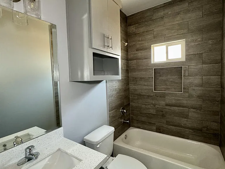 413 E Acacia St #2 — Photo 8