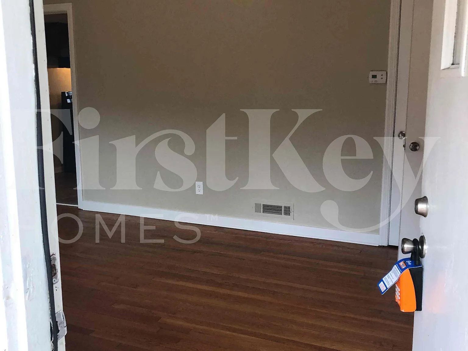 3 bed, 1.0 bath, 1295 sqft, $1,110 — Photo 2