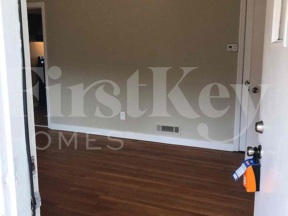2nd image of 901 Elizabeth Dr
