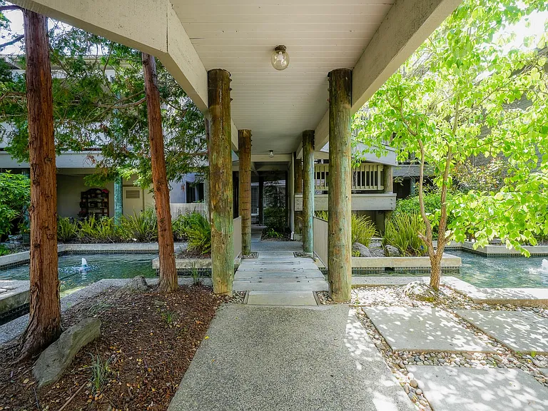 32 Mansion Ct #821 — Photo 18