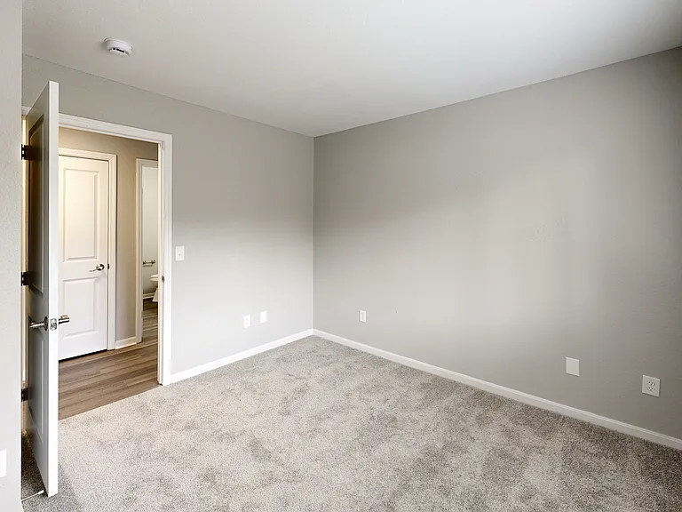 Lyons Gate Apartments — Photo 39