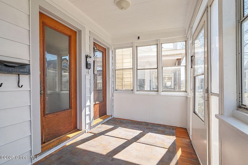 4th image of 10 Hampton Street