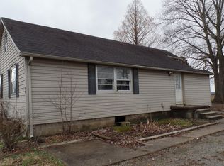 48 Main St, Raleigh, IL 62977