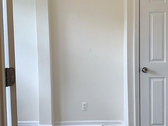 4th image of 847 N Trumbull Ave #1