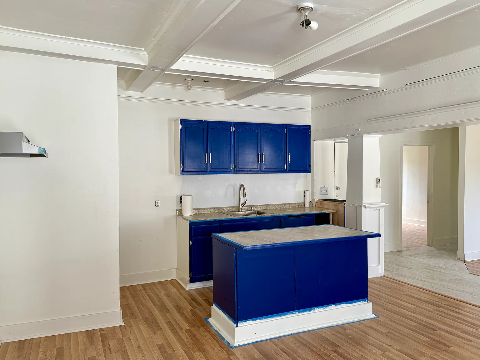 2 bed, 850 sqft, $2,200 — Photo 2