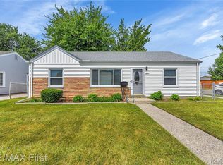 26681 Ridgemont St, Roseville, MI 48066