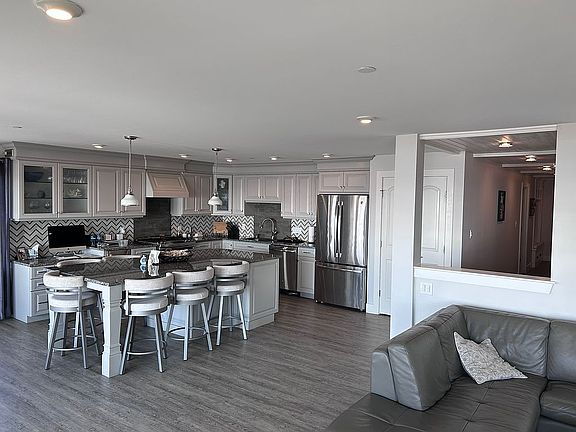 4th image of 377 Ocean Blvd #9