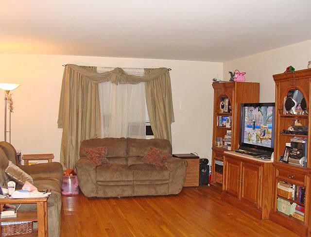 1st image of 40 Dehaven Dr APT 1E