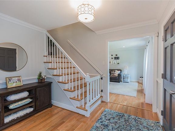 3rd image of 9213 Lyndonway Dr