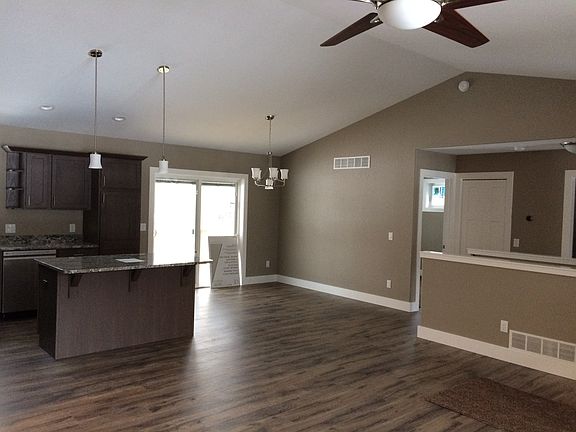 3rd image of Woodsedge Dr