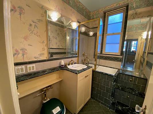 Sold by Manhattan Network Inc. | media 6