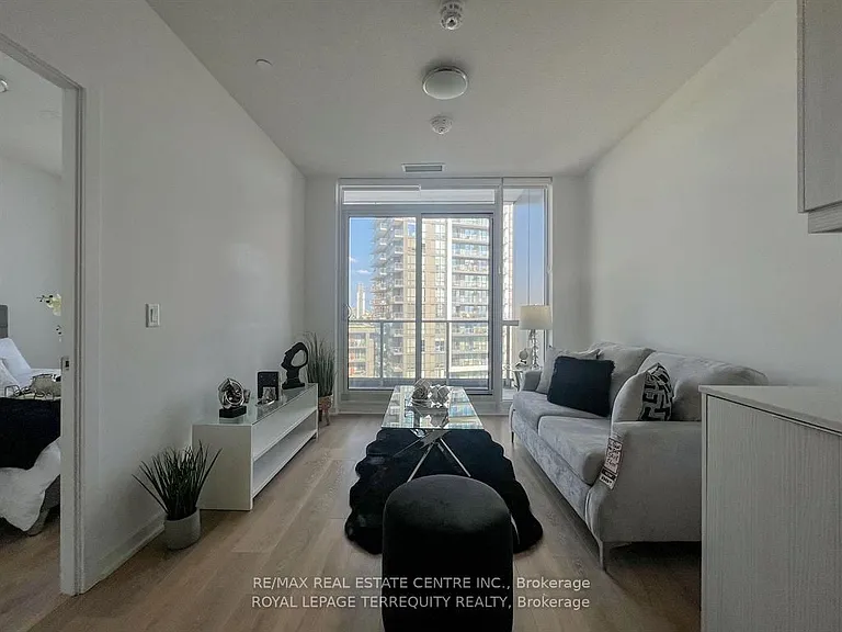 36 Manor Rd E #722 — Photo 4