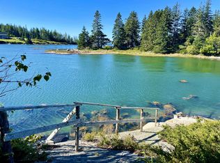 49 Dyers Island Rd, Vinalhaven, ME 04863