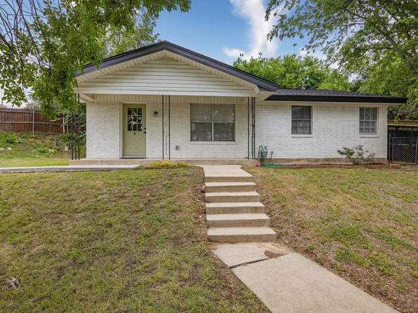 303 S Miller St, Decatur, TX 76234