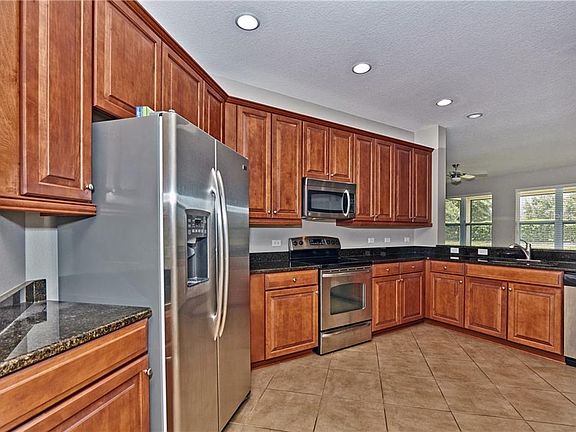 4th image of 1335 Oakcrest Ct