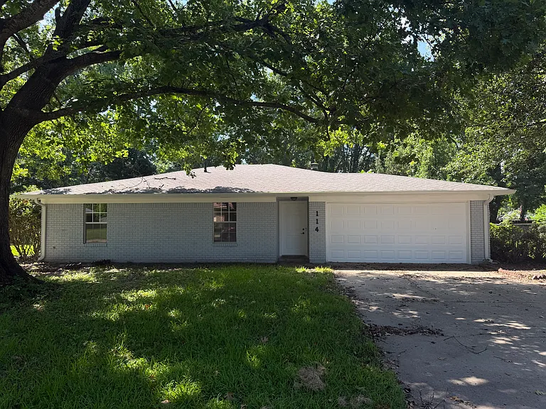 114 Ashlawn Ln — Photo 1