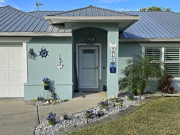 2nd image of 3322 Travelers Palm Dr