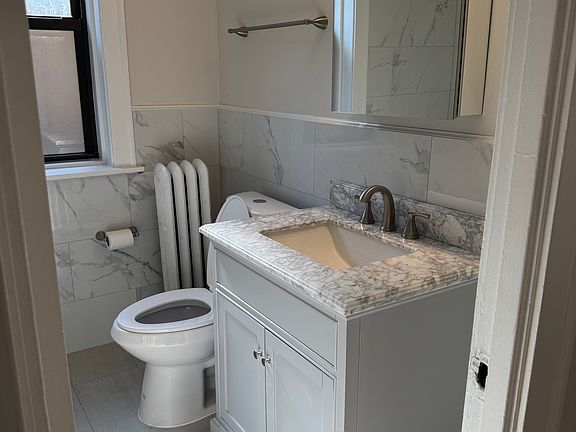 2nd image of 2041 W Farragut Ave APT 3