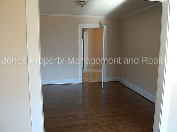 3rd image of 120 Sunset Dr