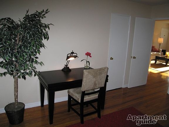 5th image of 3024 W Queen Ln #2
