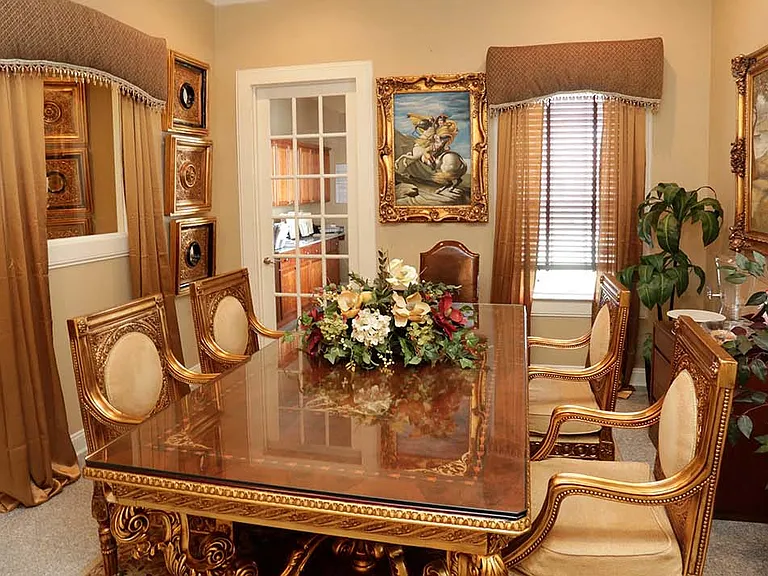 The Versailles Apartment Homes — Photo 35