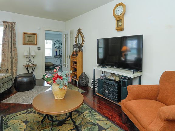 5th image of 90 Kingman Ave W