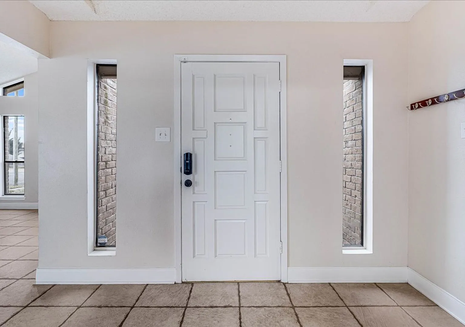 985 Crossbill - 3/Bed 2/Bath - $2095/month — Photo 3