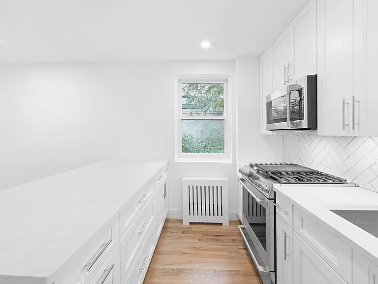 215 E 59th St #CHR — Photo 4