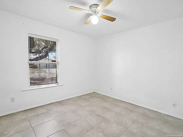 3815 Pipers Crst — Photo 8
