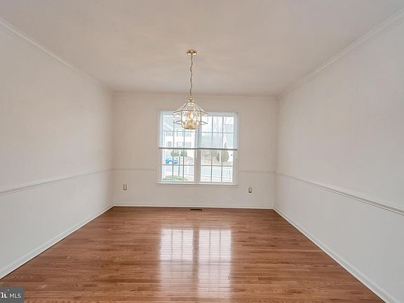5th image of 51 Country Manor Dr