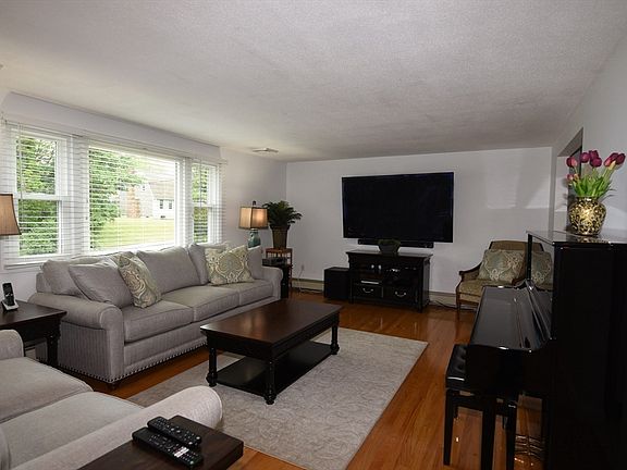 5th image of 41 Constantine Dr