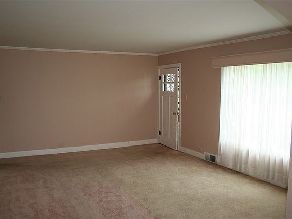 3rd image of 431 Light St
