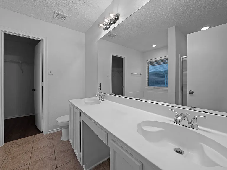 2910 Chisolm Trl — Photo 15