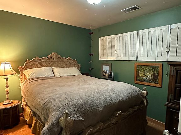 Second bedroom. Queen bed.