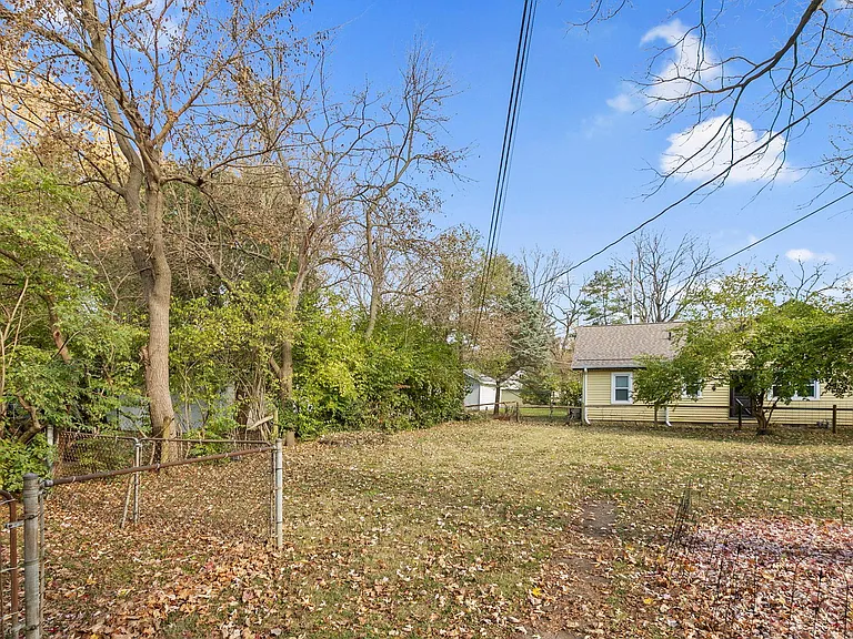 5607 Broadway St — Photo 30