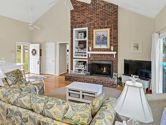 4th image of 38 Hidden Cove Point