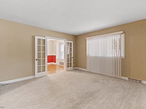 5th image of 283 E Lake Ave