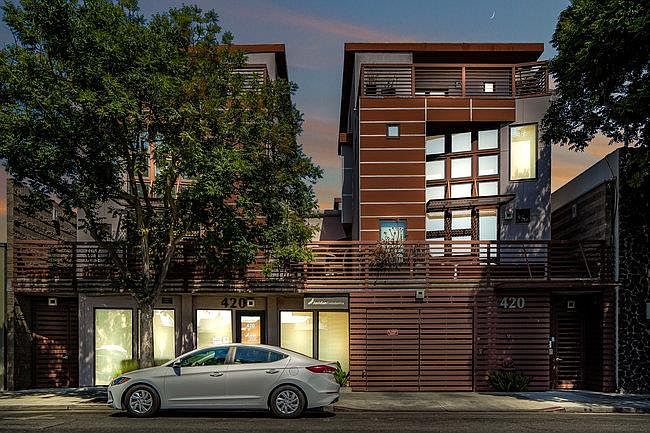 1st image of 420 Cambridge Ave #3