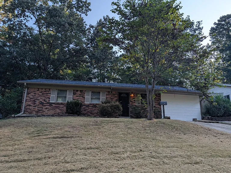 24 Rosewood Dr — Photo 1