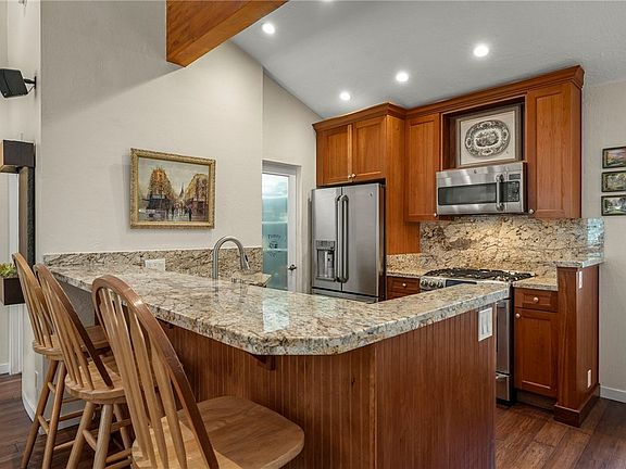 2nd image of 820 Oriole Way #64
