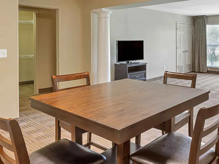 1 Bedroom Suite - 2 Queen Beds