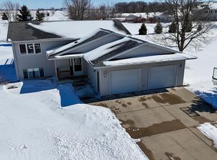 411 9th St E, Hector, MN 55342