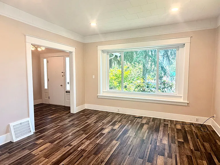 2902 N Mason Ave — Photo 2